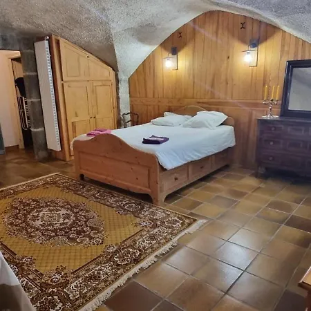 Maison Au Loup - Superbe Ancien Particulier Du Xvie Siecle Au Coeur De La Vieille Du Puy Bed and breakfast *