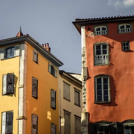 Maison Au Loup: 16th Century In Old Town Bed & Breakfast *