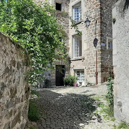 Maison Au Loup: 16th Century In Old Town