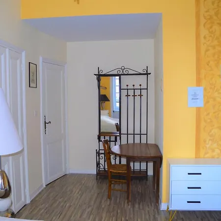 Bed & Breakfast Maison Au Loup: 16th Century In Old Town *