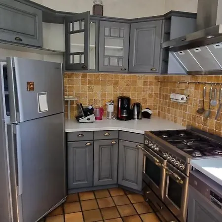 Maison Au Loup: 16th Century In Old Town Bed & Breakfast *