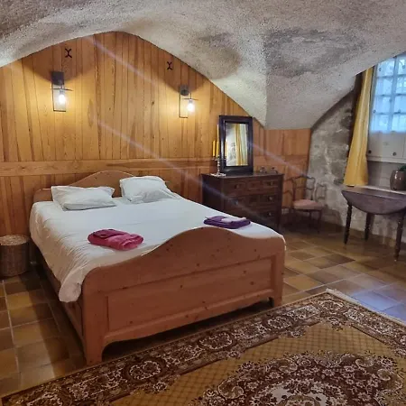 Maison Au Loup: 16th Century In Old Town Le Puy-en-Velay